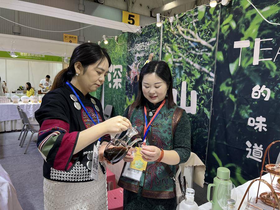 “新茶饮”亮相四川茶博会 折射茶产业发展新趋势E星体育官方网站(图1)